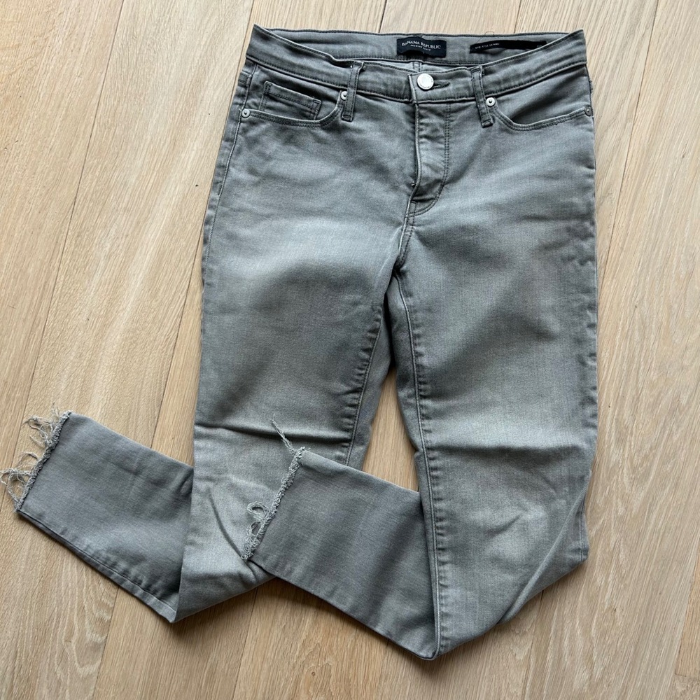 Banana Republic Mid‎ Rise Skinny Raw Hem Jeans Light Grey 26P Rock Grundge